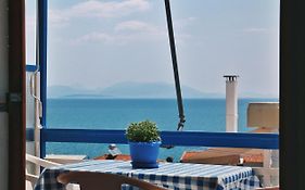 Seaview- 2 Space - Selfcatering Apartment - Helen No 3
