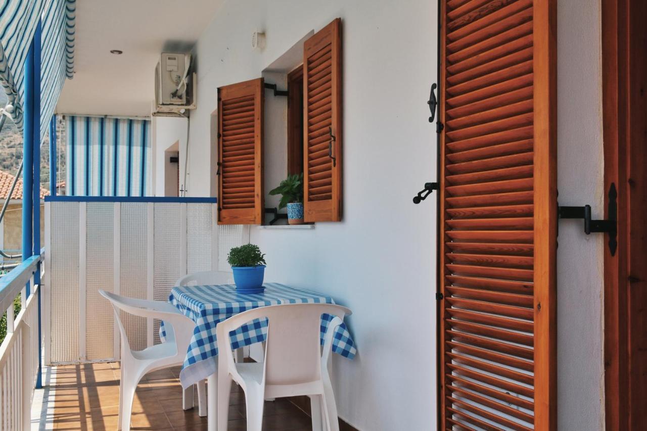 Seaview- 2 Space - Selfcatering Apartment - Helen No 3 Xiropigado Extérieur photo